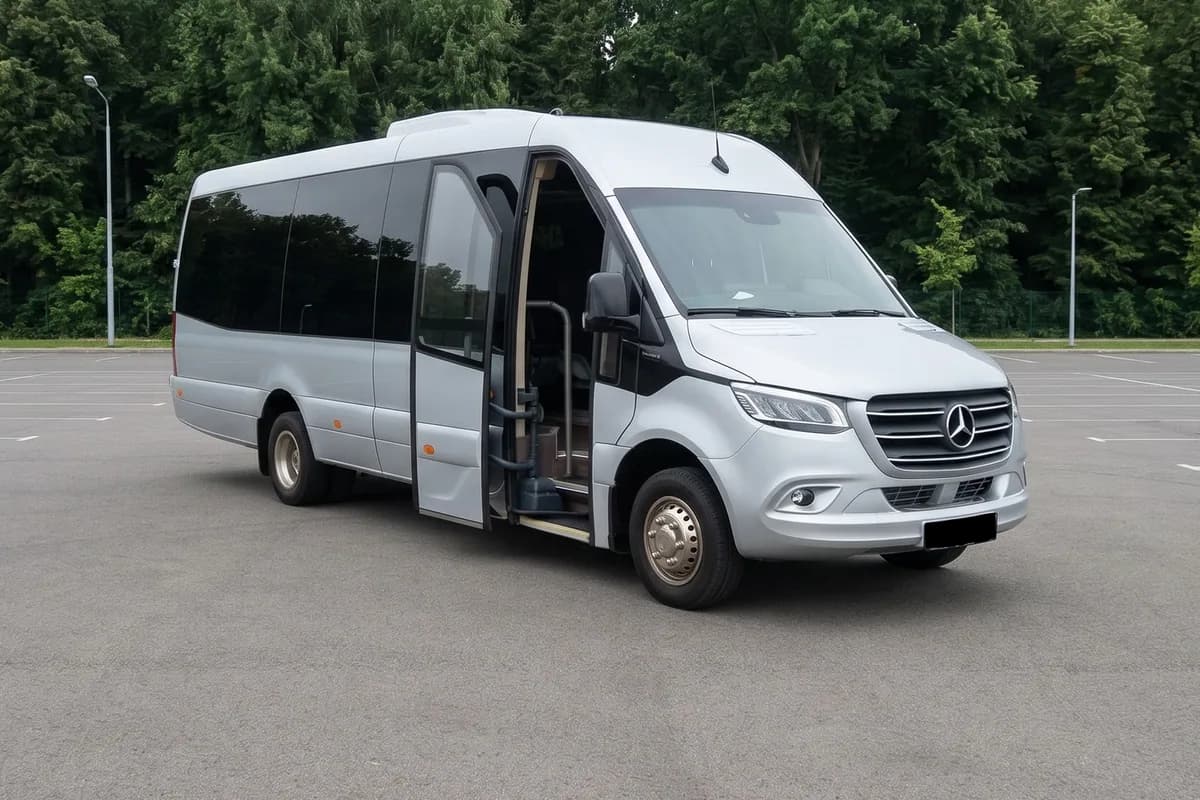 Аренда Mercedes Sprinter с водителем — микроавтобус на 20 мест